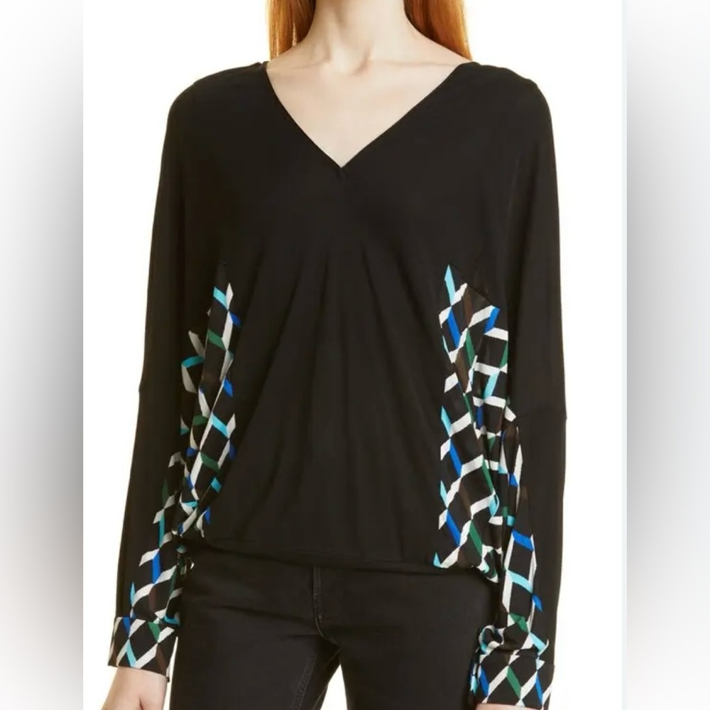 DIANE VON FURSTENBERG / NWT
Mia Print Blouse - Black/ Knit Geo